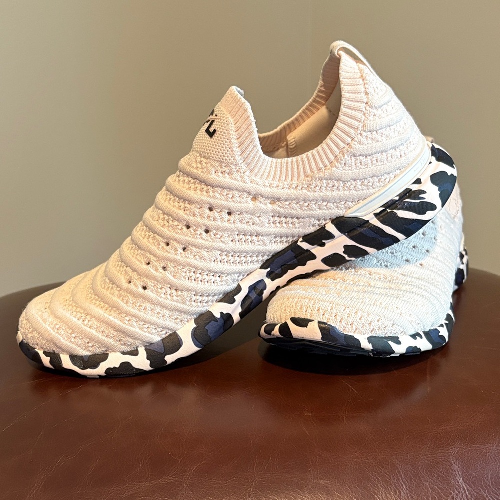 APL Techloom Wave Sneakers - 6 Like New
